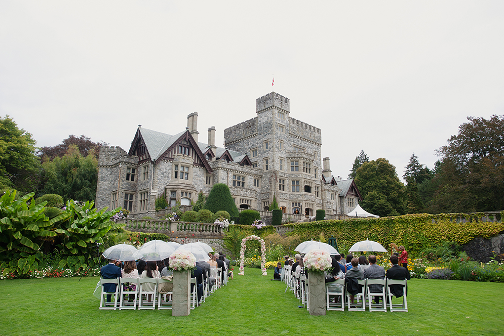 Hatley Castle Wedding, Featured Wedding: Carolina &#038; Jonathan&#8217;s Castle Wedding